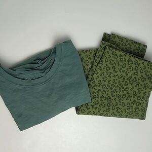 J. CREW GREEN GIRLFRIEND TEE AND GREEN CHEETAH PRINTED EVERYDAY LEGGINGS BUNDLE